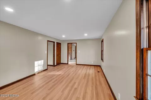 Living - 204 Creekside Dr, Gray, GA 31032 photo 5 of 6