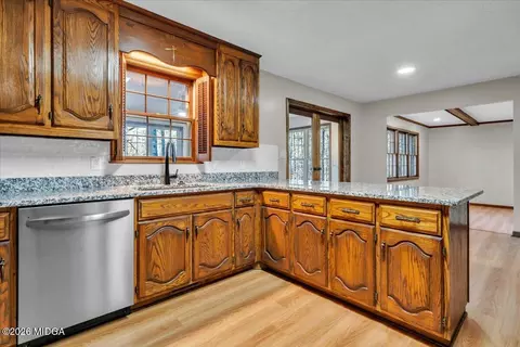 Kitchen - 204 Creekside Dr, Gray, GA 31032 photo 5 of 6