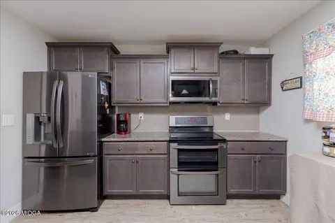 Kitchen - 309 High Falls Rd, Jackson, GA 30233 photo 4 of 7
