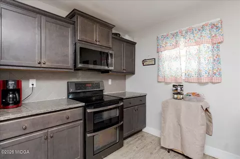 Kitchen - 309 High Falls Rd, Jackson, GA 30233 photo 3 of 7