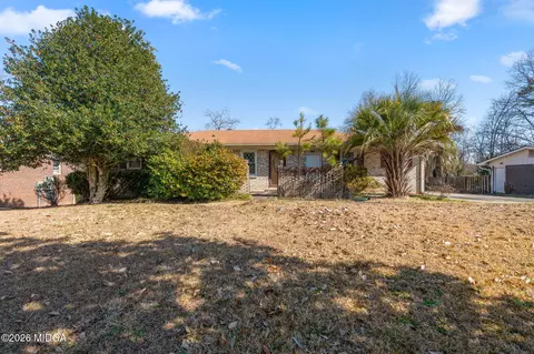 1012 Briarcliff Rd, Warner Robins, GA 31088