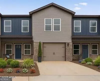 302 Beau Claire Cir, Byron, GA 31008