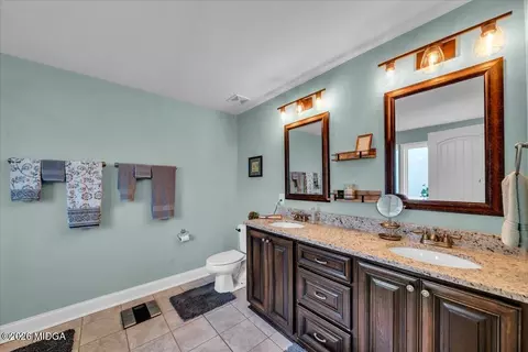 Bath - 128 Gage Dr, Perry, GA 31069 photo 1 of 4