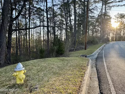 1954 Wood Valley Rd, Macon, GA 31211
