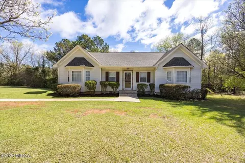 1251 Forsyth Landing Dr, Forsyth, GA 31029