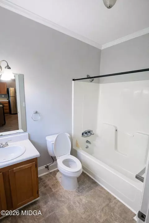 Bath - 965 New St, Macon, GA 31201 photo 1 of 2