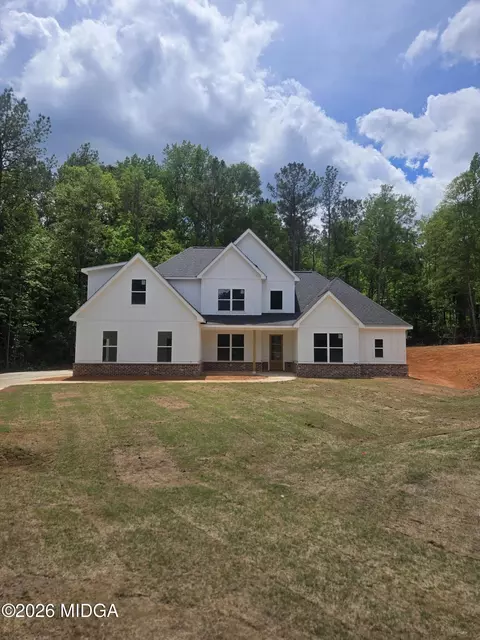 160 Rivers Edge Dr, Forsyth, GA 31029