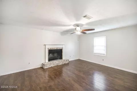 Living - 112 Prairie Blvd, Centerville, GA 31028 photo 4 of 5