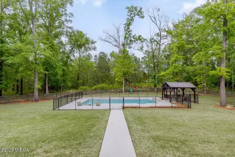 Exterior - 1031 Cherokee Rd, Perry, GA 31069 photo 16 of 28