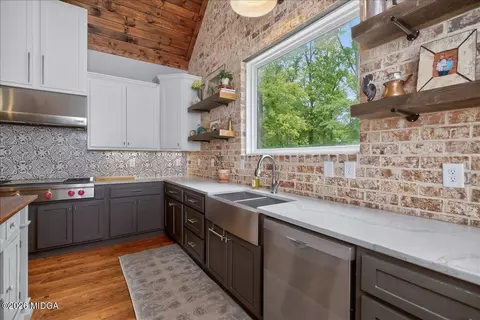 Kitchen - 1031 Cherokee Rd, Perry, GA 31069 photo 14 of 29