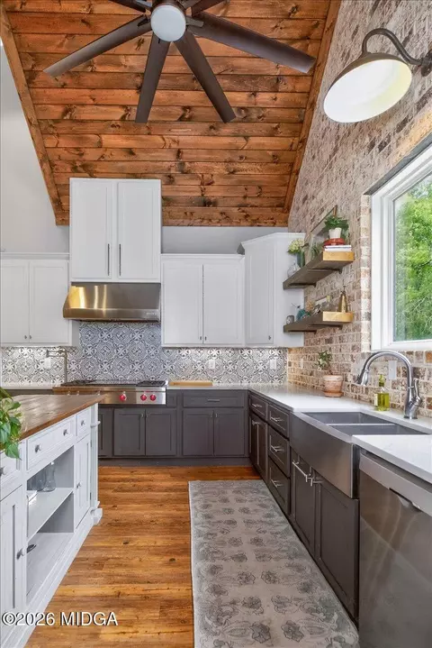 Kitchen - 1031 Cherokee Rd, Perry, GA 31069 photo 16 of 29