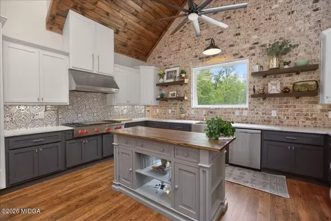 Kitchen - 1031 Cherokee Rd, Perry, GA 31069 photo 12 of 29