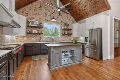 Kitchen - 1031 Cherokee Rd, Perry, GA 31069 photo 11 of 29