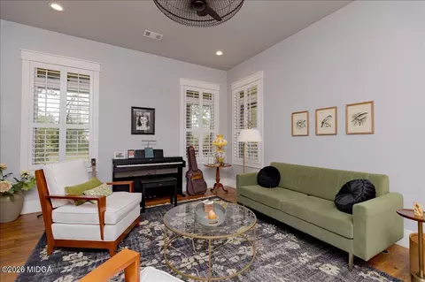 Living - 1031 Cherokee Rd, Perry, GA 31069 photo 3 of 5