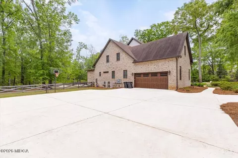 Exterior - 1031 Cherokee Rd, Perry, GA 31069 photo 4 of 28