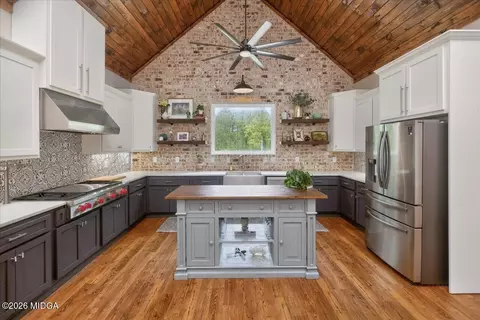 Kitchen - 1031 Cherokee Rd, Perry, GA 31069 photo 10 of 29