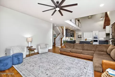 Living - 1031 Cherokee Rd, Perry, GA 31069 photo 5 of 5
