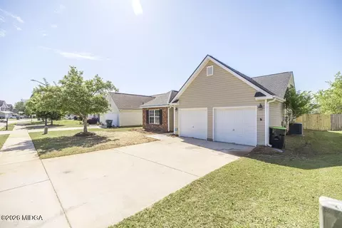 229 Burr Dr, Byron, GA 31008