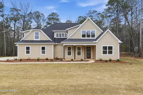 370 Harbour Shores Dr, Jackson, GA 30233