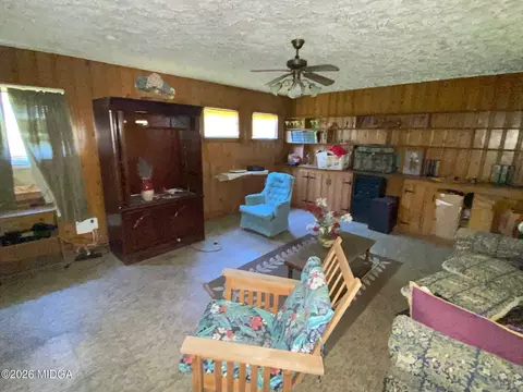 Living - 2631 Suwanee Ave, Macon, GA 31204 photo 5 of 6