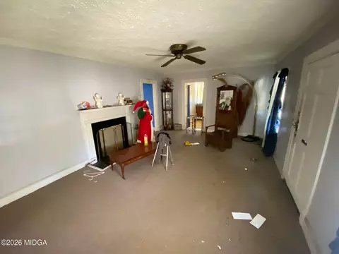 Living - 2631 Suwanee Ave, Macon, GA 31204 photo 2 of 6