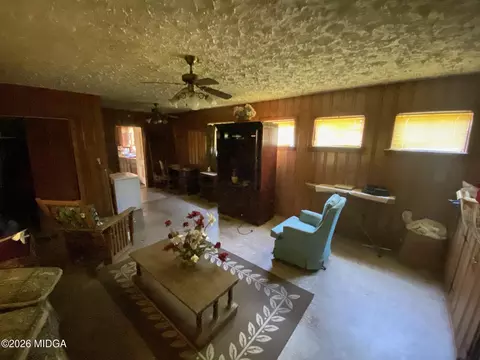 Living - 2631 Suwanee Ave, Macon, GA 31204 photo 6 of 6
