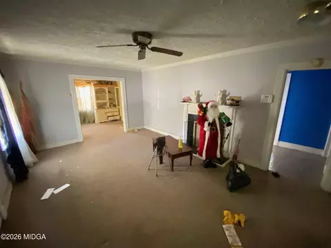 Living - 2631 Suwanee Ave, Macon, GA 31204 photo 3 of 6