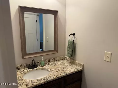 Bath - 917 Broken Arrow Trl, Perry, GA 31069 photo 1 of 3