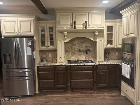 Kitchen - 917 Broken Arrow Trl, Perry, GA 31069 photo 3 of 6