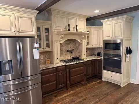 Kitchen - 917 Broken Arrow Trl, Perry, GA 31069 photo 6 of 6