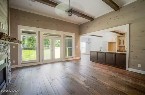 Living - 917 Broken Arrow Trl, Perry, GA 31069 photo 2 of 3