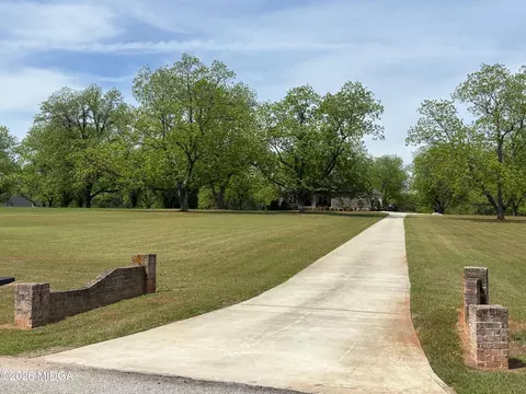 Exterior - 917 Broken Arrow Trl, Perry, GA 31069 photo 6 of 9