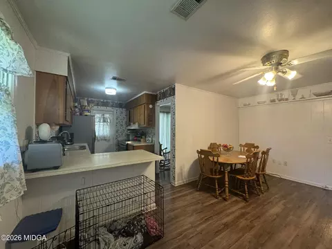 Dining - 1032 Elberta Rd, Warner Robins, GA 31093 photo 5 of 5