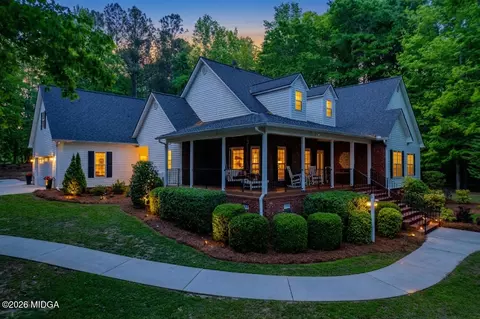 197 Stone Edge Dr, Gray, GA 31032