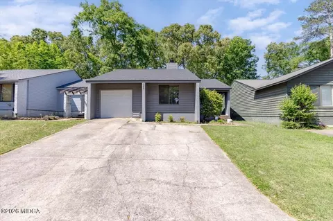 132 Lake Pointe Dr, Warner Robins, GA 31088
