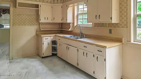 Kitchen - 819 Hillcrest Dr, Thomson, GA 30824 photo 1 of 5