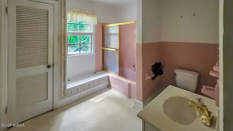 Bath - 819 Hillcrest Dr, Thomson, GA 30824 photo 1 of 5