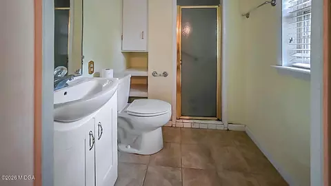 Bath - 819 Hillcrest Dr, Thomson, GA 30824 photo 3 of 5