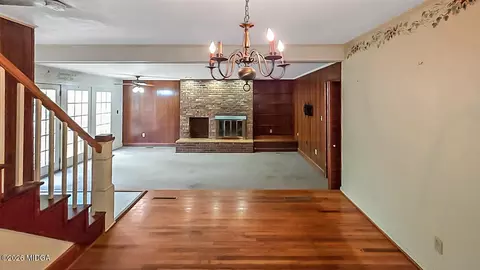 Living - 819 Hillcrest Dr, Thomson, GA 30824 photo 6 of 6