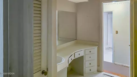 Bath - 819 Hillcrest Dr, Thomson, GA 30824 photo 4 of 5