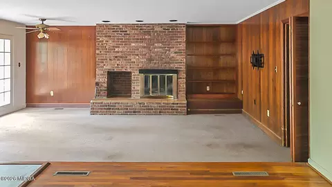 Living - 819 Hillcrest Dr, Thomson, GA 30824 photo 3 of 6