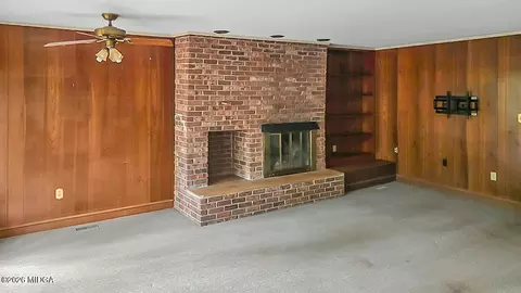 Living - 819 Hillcrest Dr, Thomson, GA 30824 photo 4 of 6