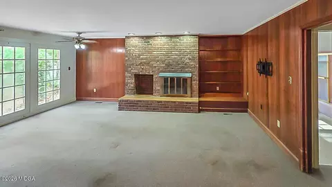 Living - 819 Hillcrest Dr, Thomson, GA 30824 photo 5 of 6