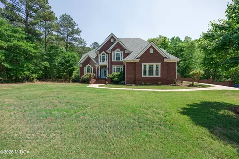 102 Tee Dr, Forsyth, GA 31029