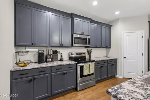 Kitchen - 4343 Cornwall Dr, Forsyth, GA 31029 photo 3 of 4