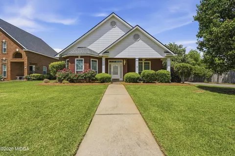 100 Jamestown Ct, Centerville, GA 31028