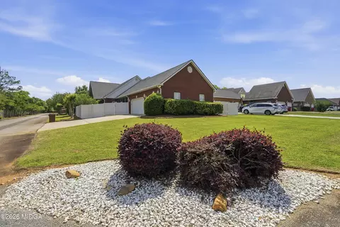 Exterior - 100 Jamestown Ct, Centerville, GA 31028 photo 9 of 11