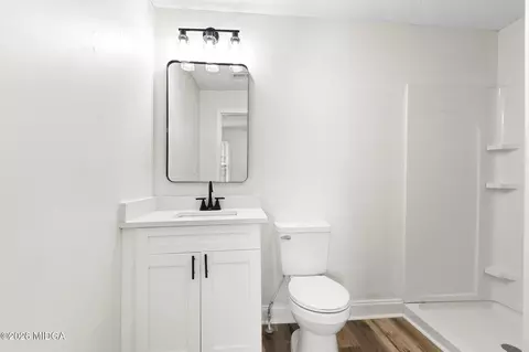 Bath - 237 Suzanne Dr, Warner Robins, GA 31093 photo 1 of 2