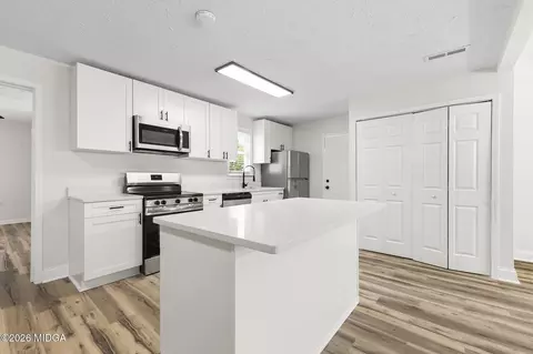 Kitchen - 237 Suzanne Dr, Warner Robins, GA 31093 photo 1 of 1