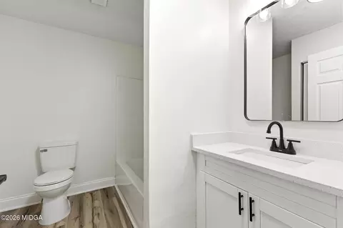 Bath - 237 Suzanne Dr, Warner Robins, GA 31093 photo 2 of 2